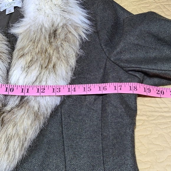 Loft Ann Taylor Blazer with faux fur removable collar wool blend jacket size 10p - Picture 15 of 16